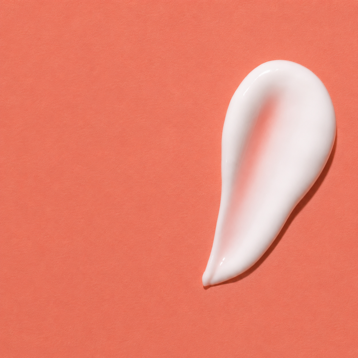 Wirkstoffpflege der Kapua Naturals Augencreme mit Hyaluronsäure, Papaya-Extrakt und Arganöl
