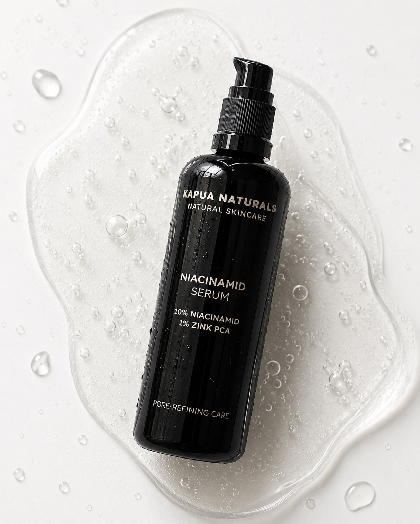 Kapua Naturals BIO Niacinamid Serum auf transparenter Geltextur